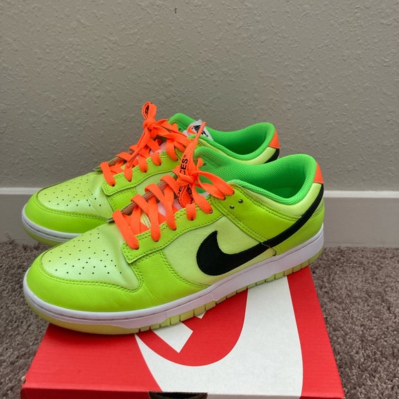 Nike Dunk Low SE Volt/Black-Total Orange - Picture 2 of 7
